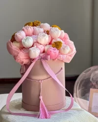 Handcrafted Candle in Gift Box – Custom Scent and Color