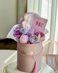 lovely hugging couple – Gift Box Candles
