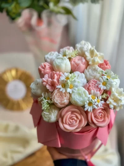 Realistic Flower Candles in a Gift Box - Image 3