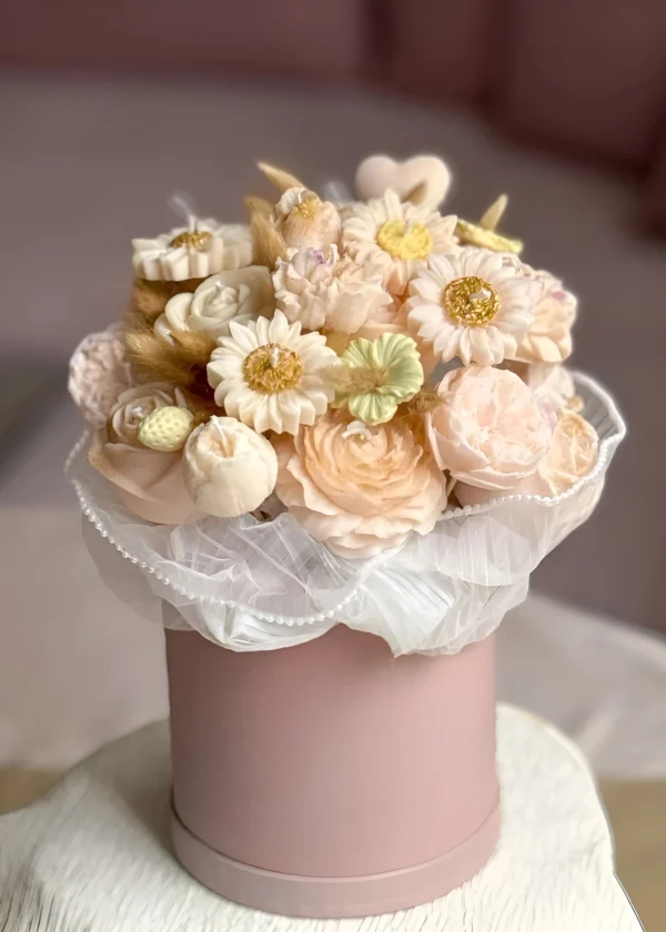 Luxury Flower Candle Gift Box – Handcrafted Soy Wax Blooms