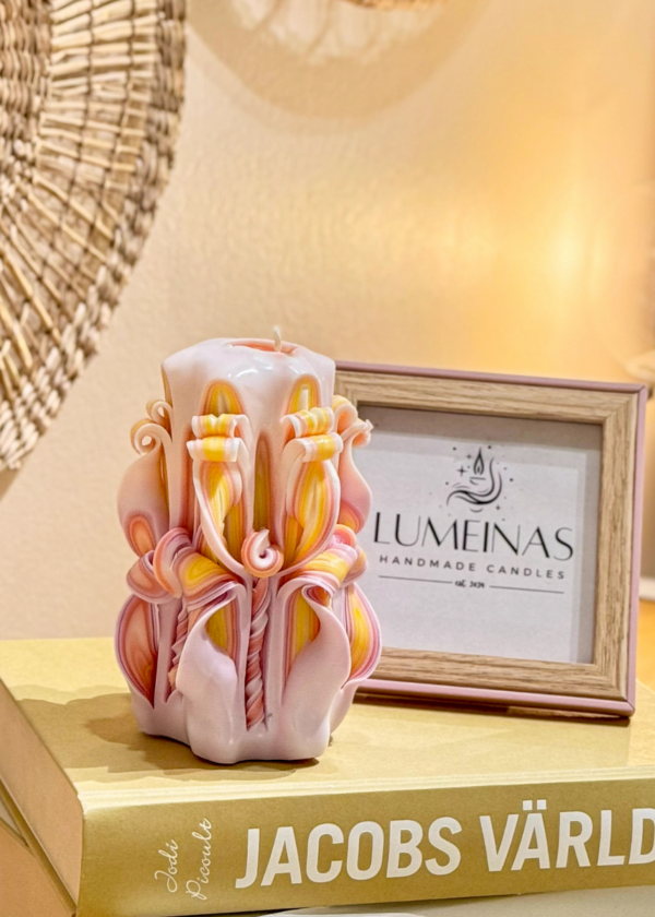 Hand-Carved Luxury Candle – Artisan Sculpture for Elegant Decor