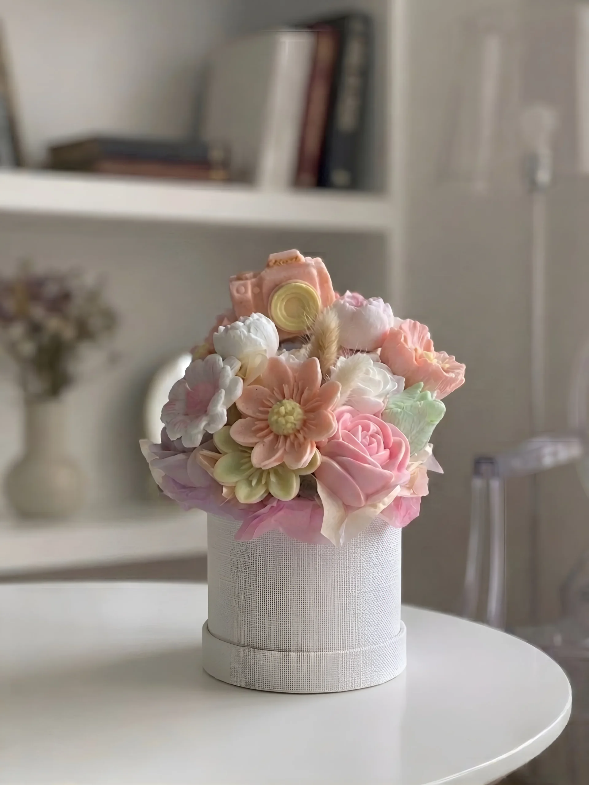 Lumeinas Pastel Floral Bouquet Candle – Retro Camera Wax Sculpture